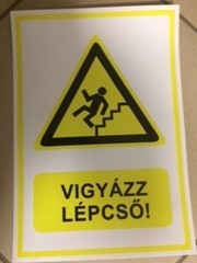 Információs matrica "Vigyázz lépcső" 16cmx25cm